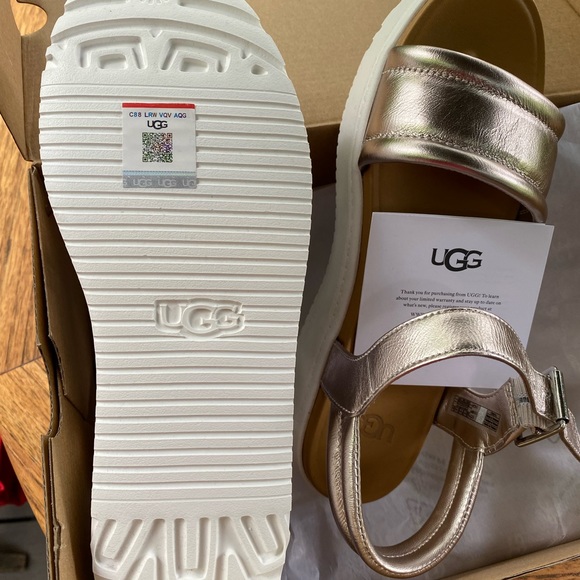UGG Women's Strap Sandal in Rose Gold Metallic, 7.5 US - Picture 3 of 5